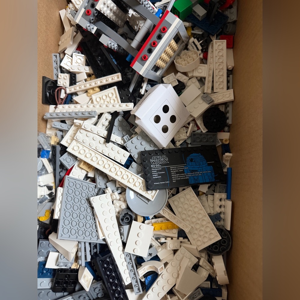 Loose Star Wars: R2-D2 Lego Set